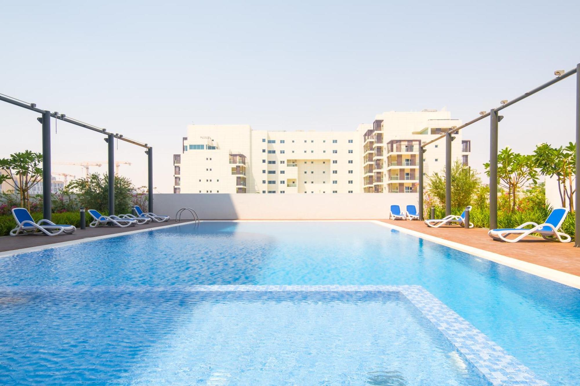 Poolside Charm Abu Dhabi Exterior foto