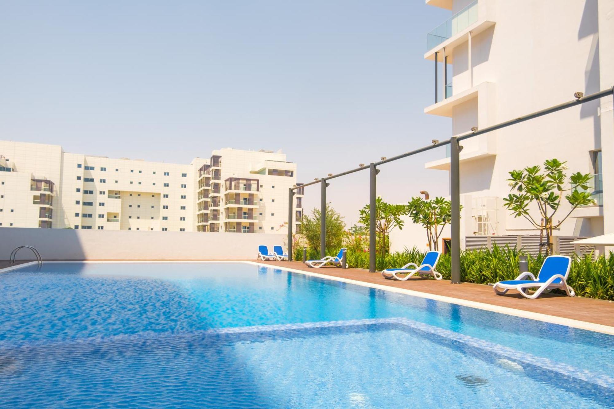 Poolside Charm Abu Dhabi Exterior foto